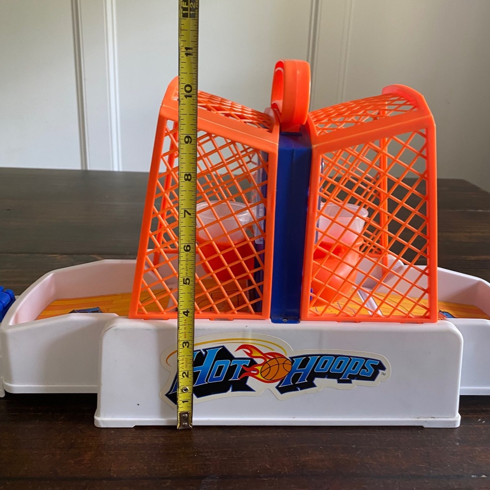 Vintage 2000 MGA Hot Hoops Tabletop Basketball Game Portable Arcade with 4 Balls - Picture 10 of 10